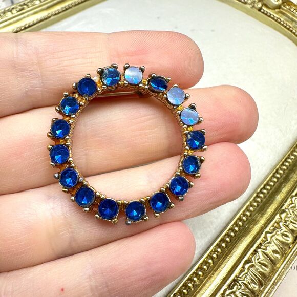 Vintage Jewelry Blue Rhinestone Gold Tone Circular Circle Brooch Pin - Picture 1 of 3